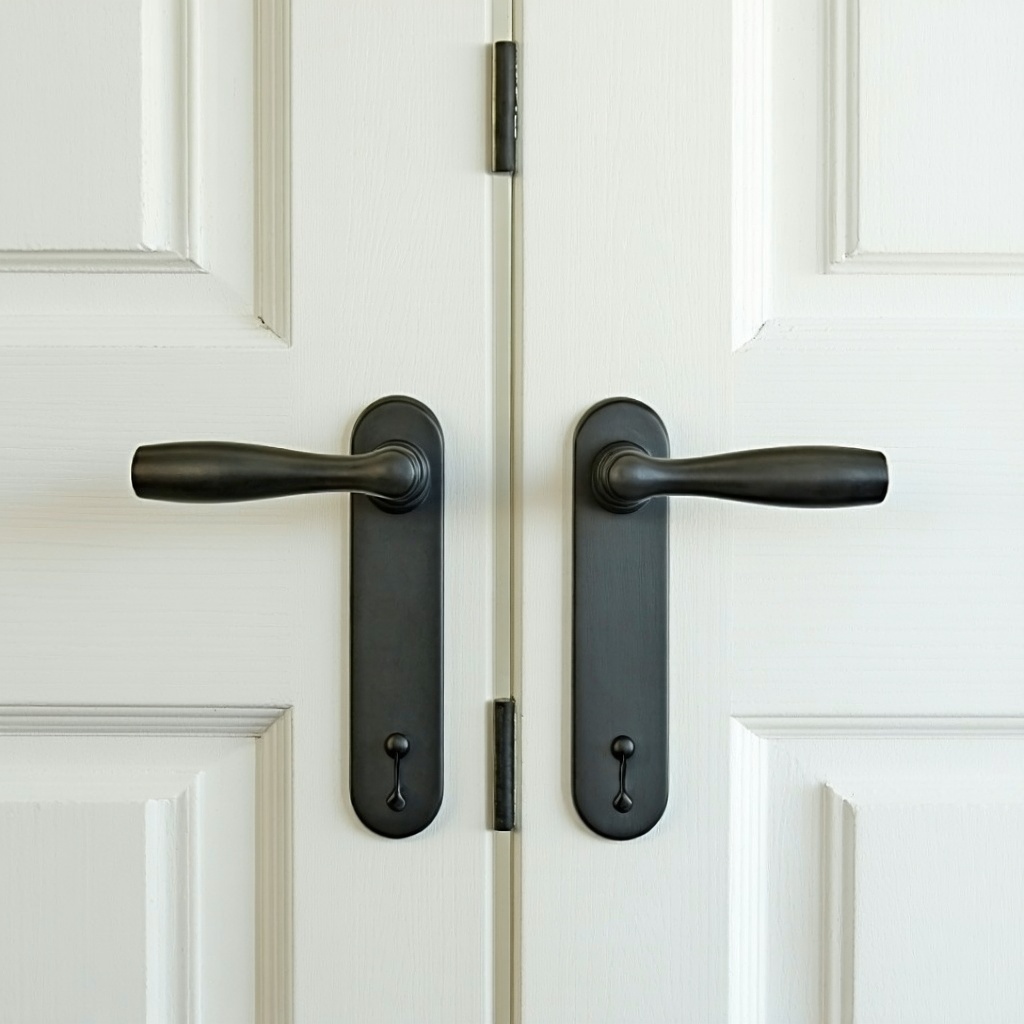 category Image for Door HardwareStylish handles and knobs create an updated look quickly-1